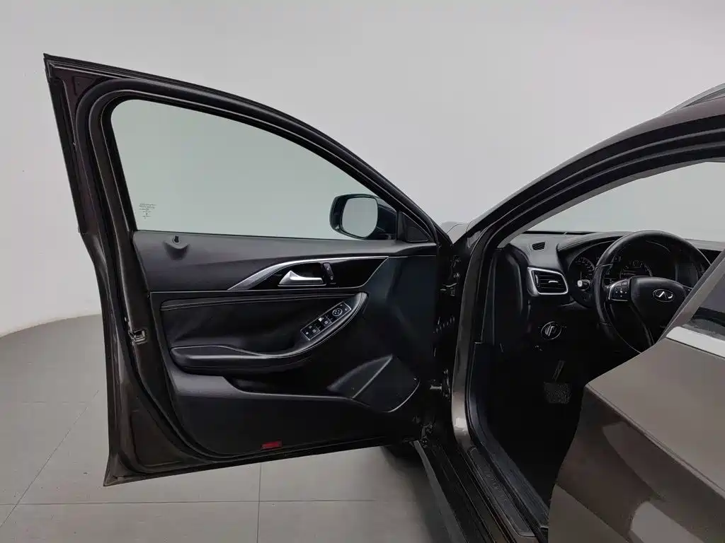 Infiniti QX30 — миниатюра 8