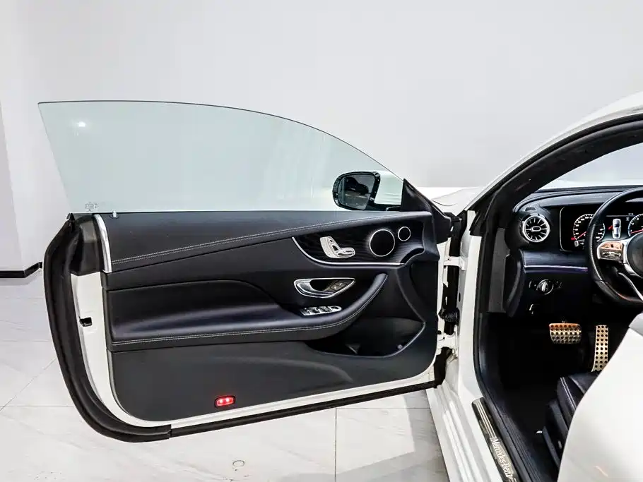 Mercedes-Benz E-Class (Import) — миниатюра 7