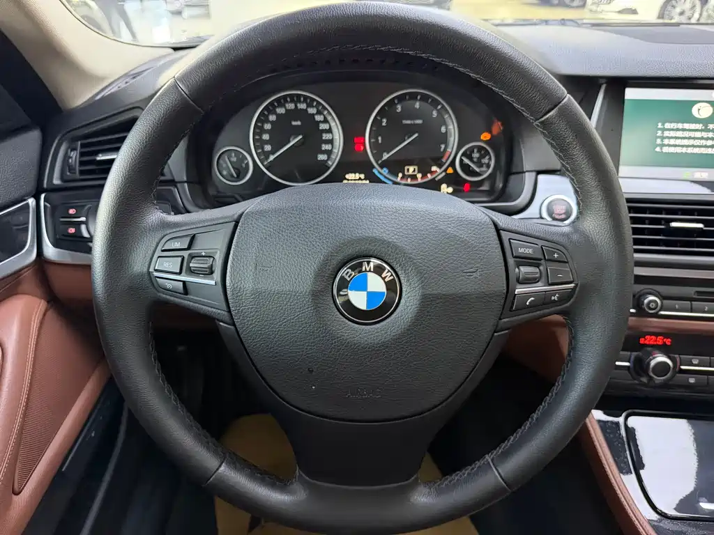BMW 5 Series — миниатюра 11
