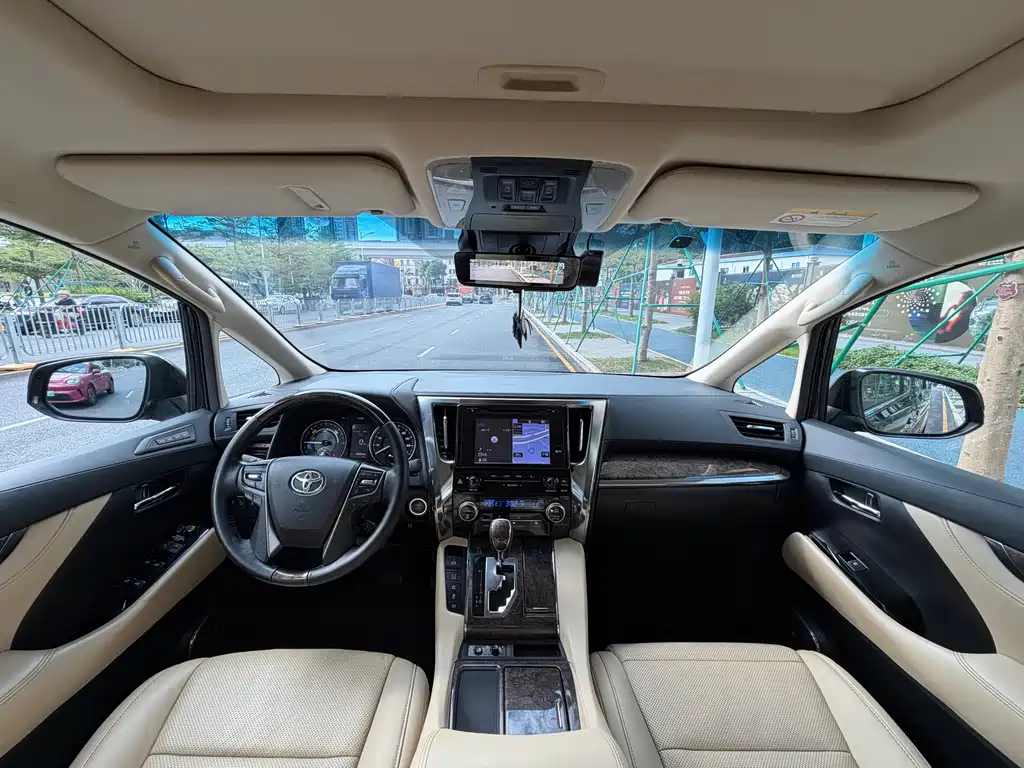 Toyota Vellfire — миниатюра 4