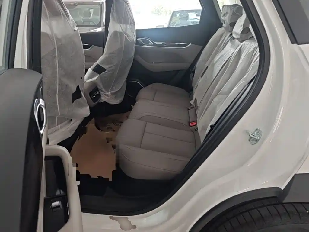 Geely Boyue L — миниатюра 17