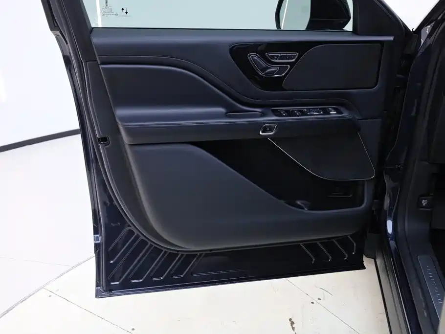 Lincoln Aviator — миниатюра 8