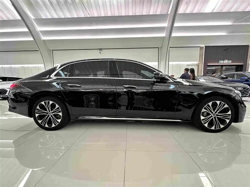 Mercedes-Benz E-Class — миниатюра 3