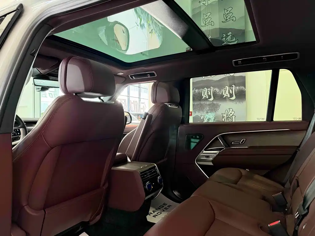 Land Rover Range Rover — миниатюра 17