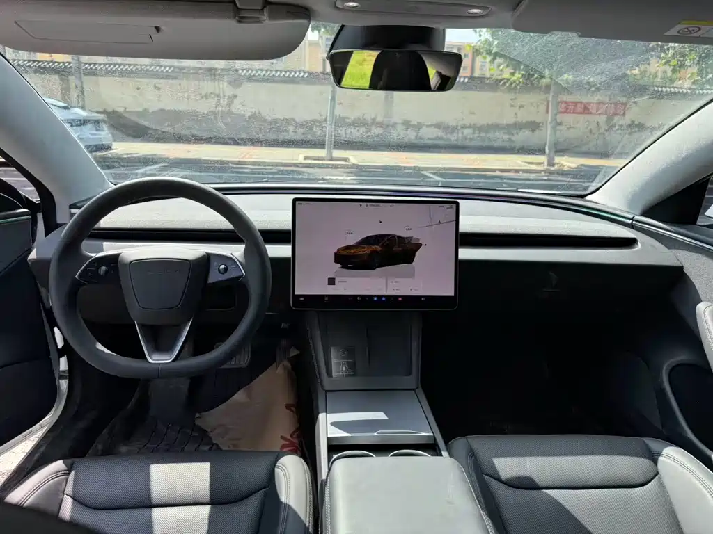 Tesla Model 3 — миниатюра 5