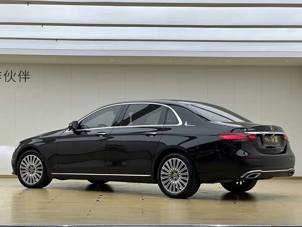 Mercedes-Benz E-Class — миниатюра 20