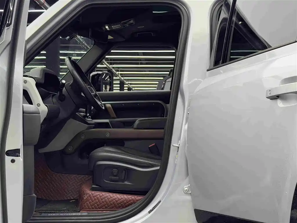 Land Rover Defender — миниатюра 8
