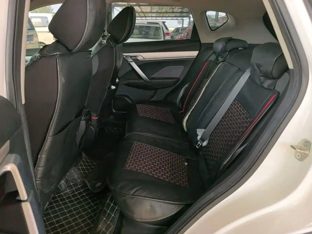 Geely Binyue — миниатюра 17