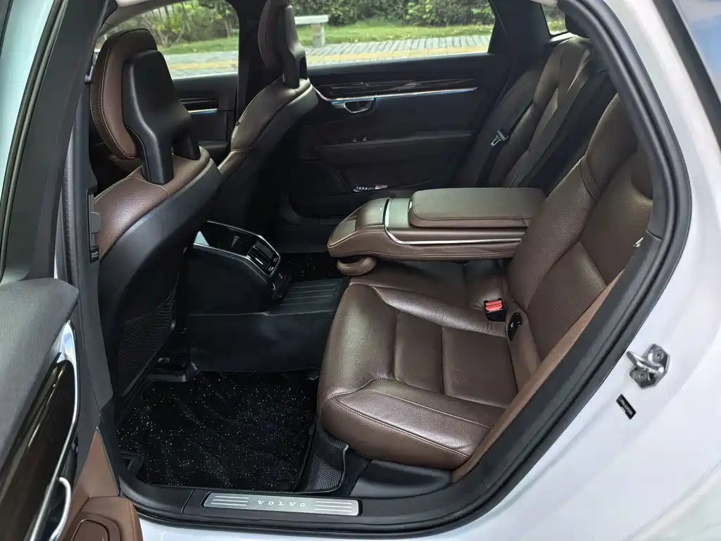 Volvo S90 — миниатюра 10