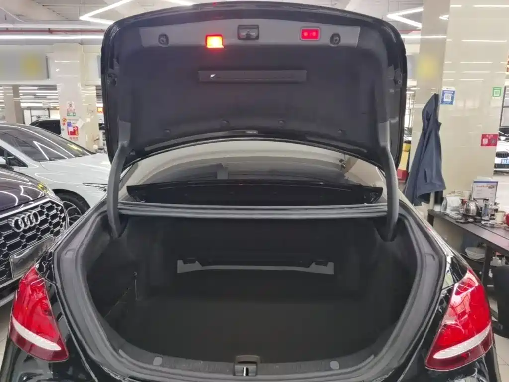 Mercedes-Benz E-Class — миниатюра 15