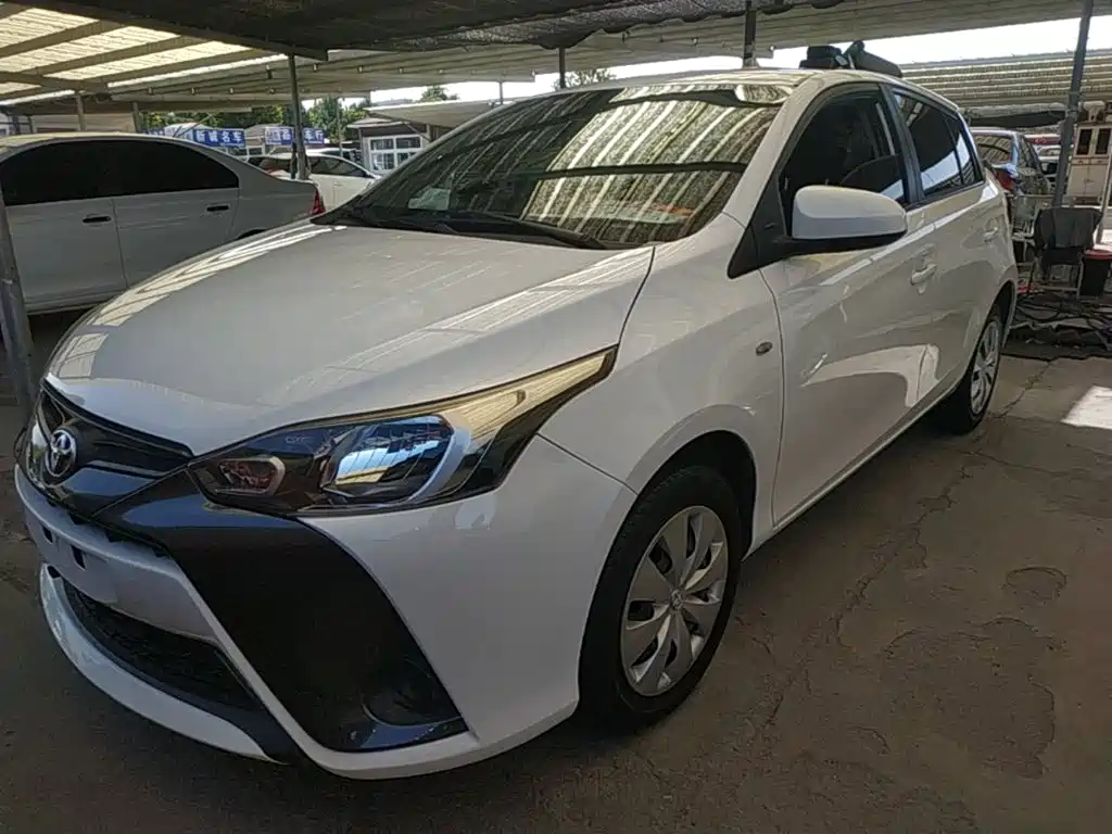 Toyota Yaris L — миниатюра 2