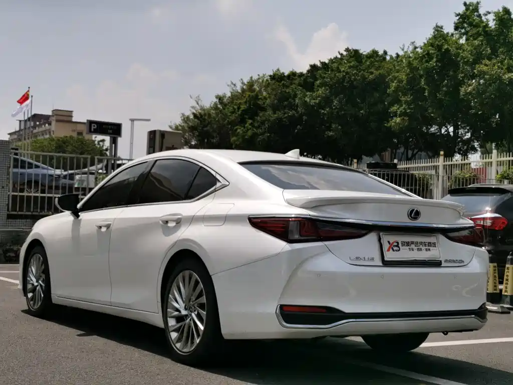 Lexus ES — миниатюра 6