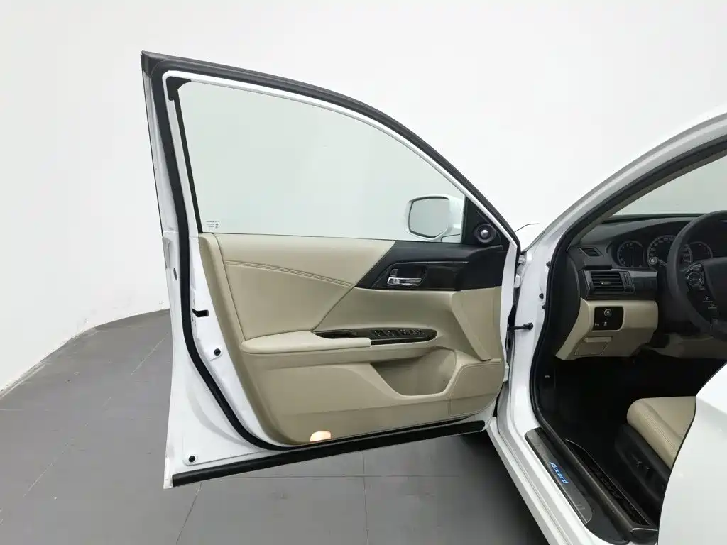Honda Accord — миниатюра 8