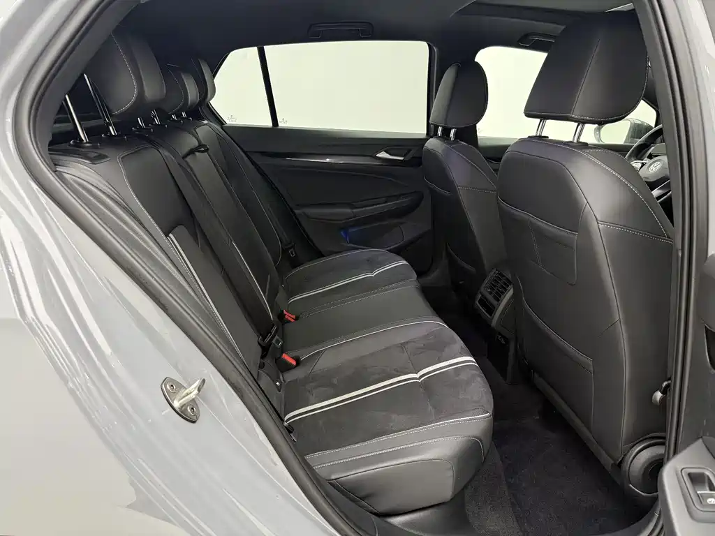 Volkswagen Golf — миниатюра 18
