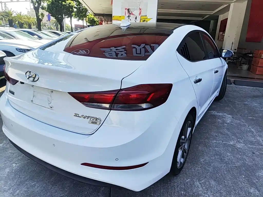 Hyundai Elantra — миниатюра 7