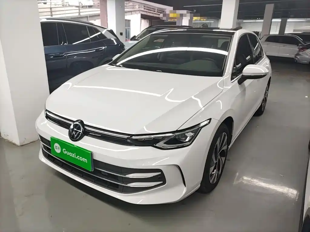 Volkswagen Golf 2025 300TSI Pro