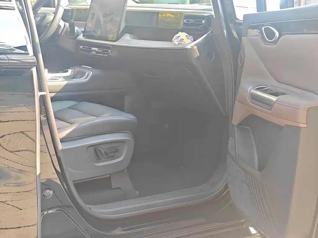 GAC Motor Trumpchi E8 PHEV — миниатюра 13