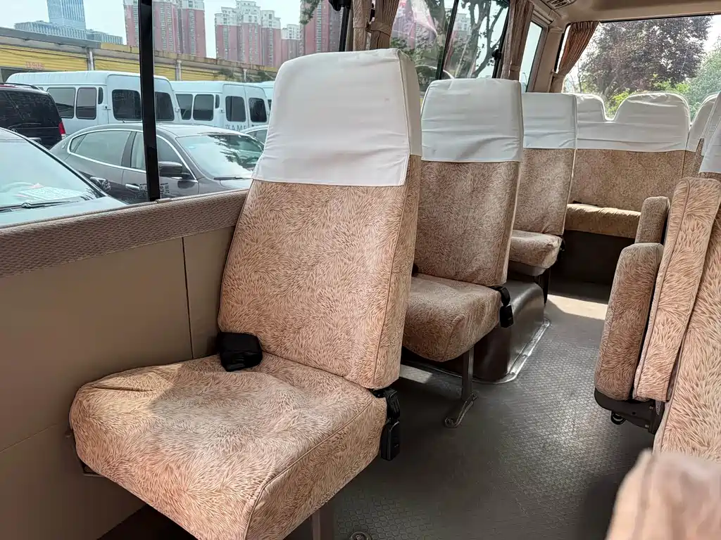 Toyota Coaster — миниатюра 30