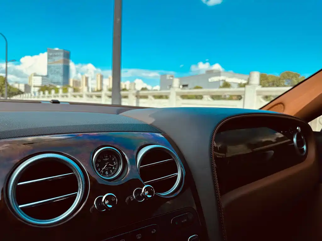 Bentley Flying Spur — миниатюра 13