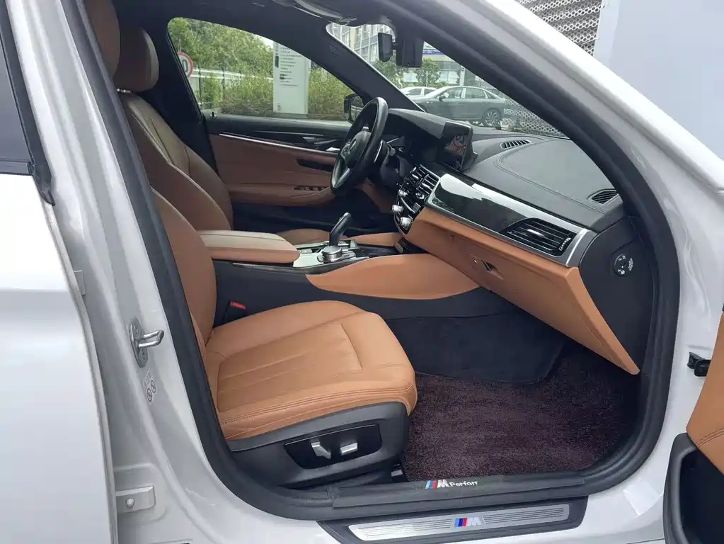 BMW 5 Series — миниатюра 16