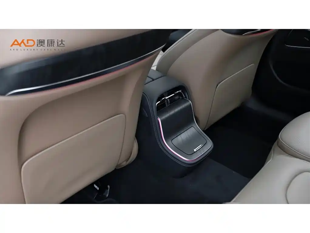 Mercedes-Benz E-Class — миниатюра 9
