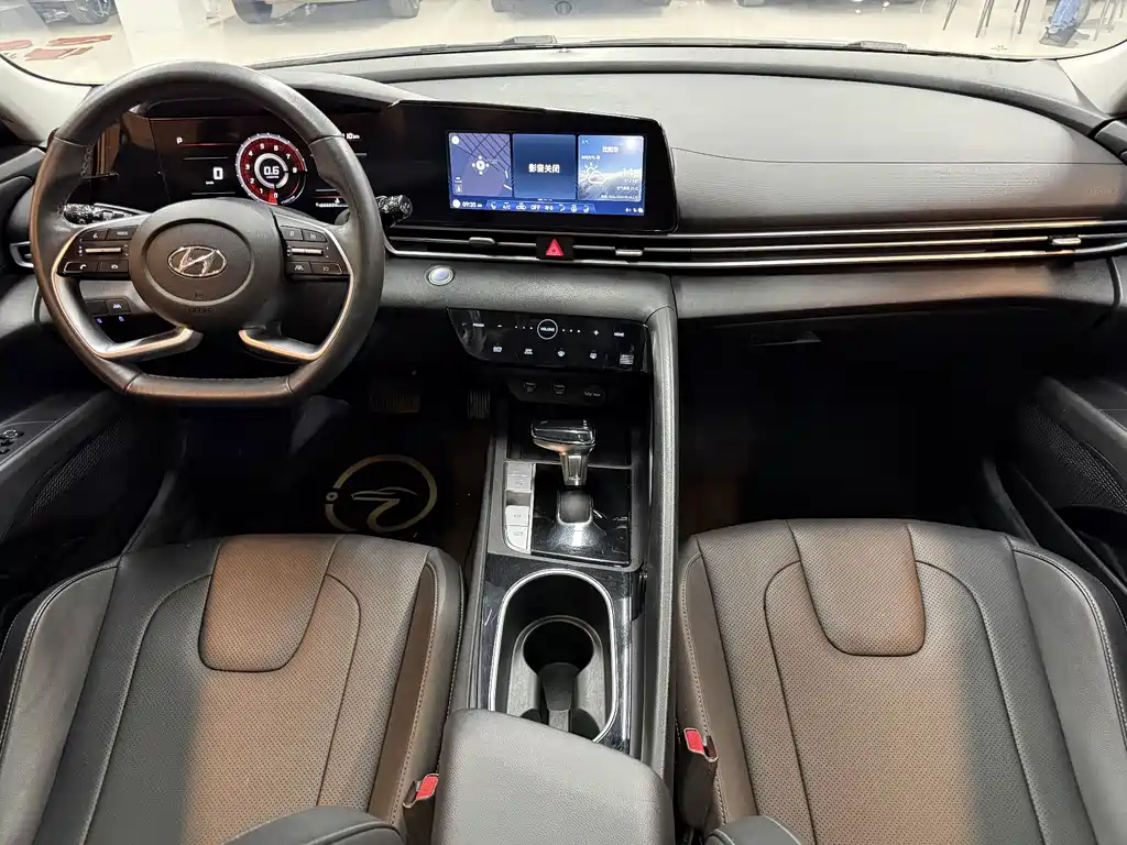 Hyundai Elantra — миниатюра 11