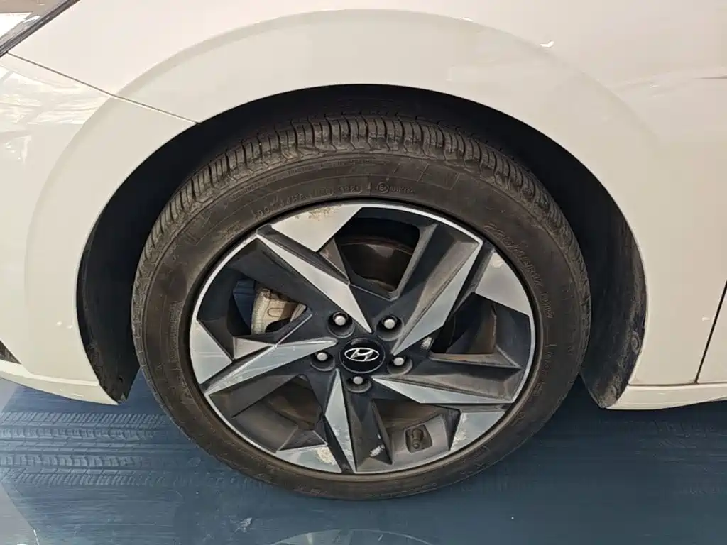 Hyundai Elantra — миниатюра 23