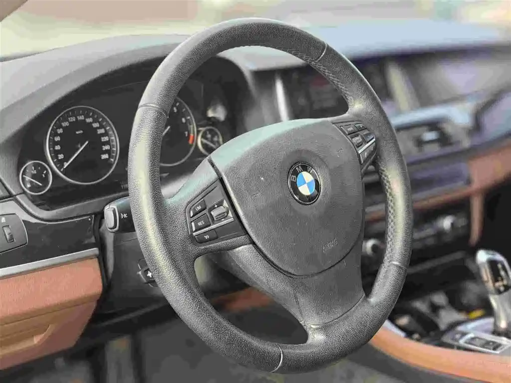 BMW 5 Series (Import) — миниатюра 6