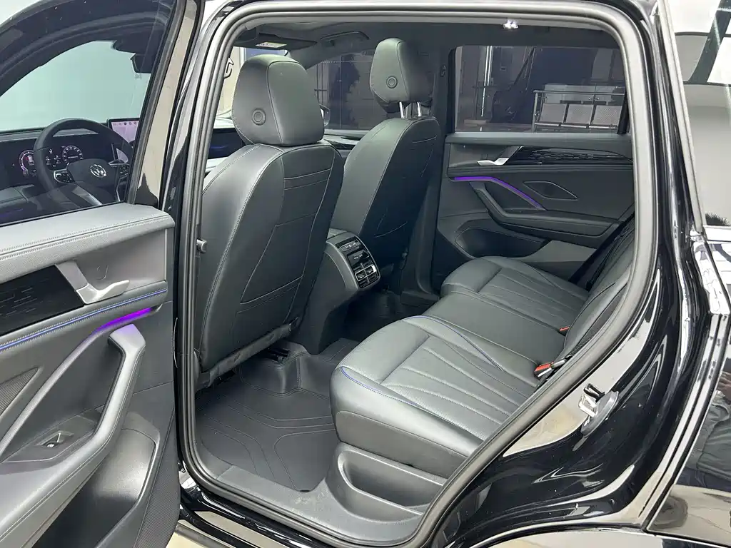 Volkswagen Tiguan L — миниатюра 9