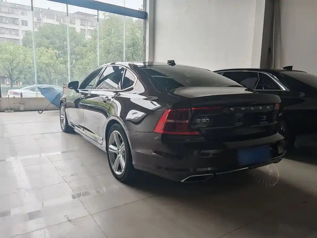 Volvo S90 — миниатюра 10