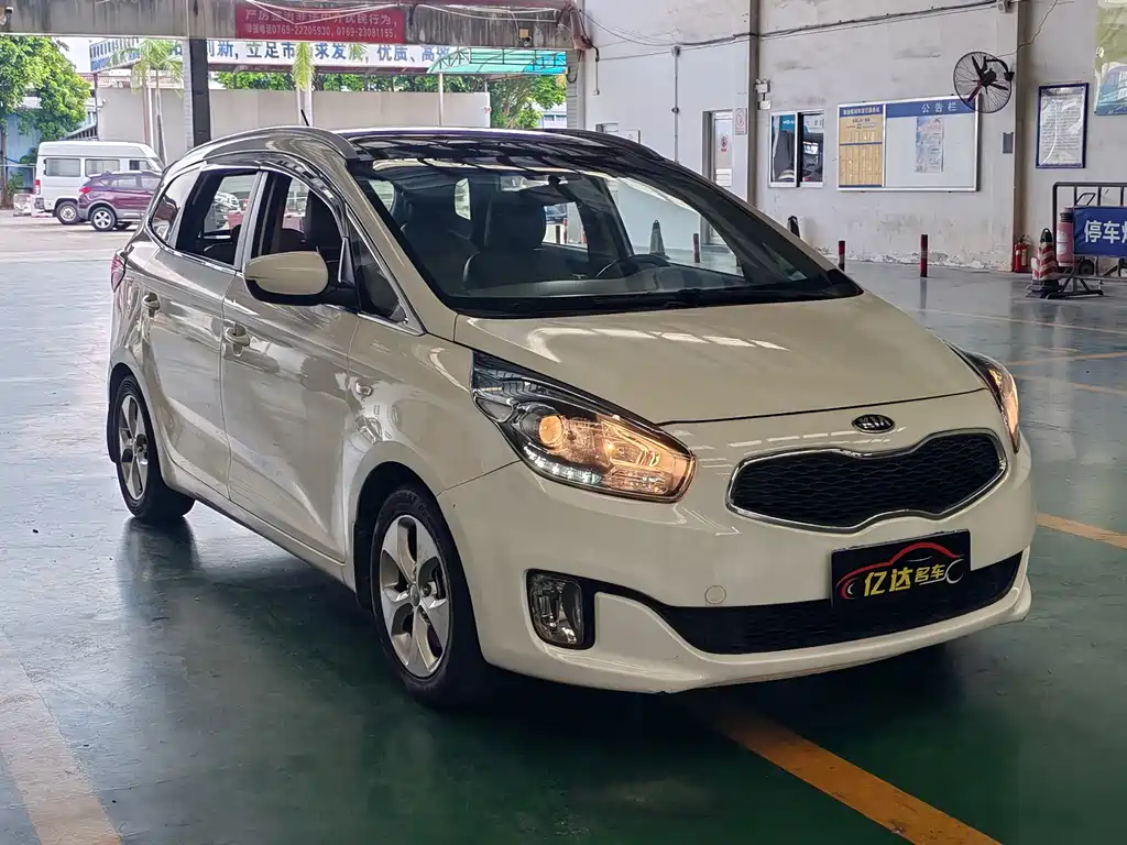Kia Carens — миниатюра 3