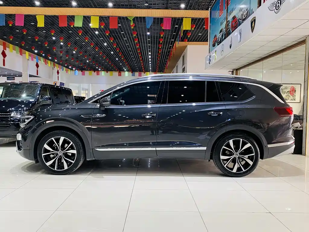 Volkswagen Viloran 2022 530TSI Flagship Pro 6 мест