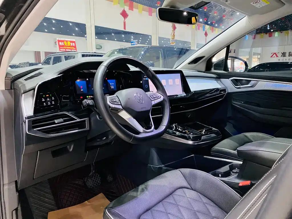 Volkswagen Viloran 2022 530TSI Flagship Pro 6 мест