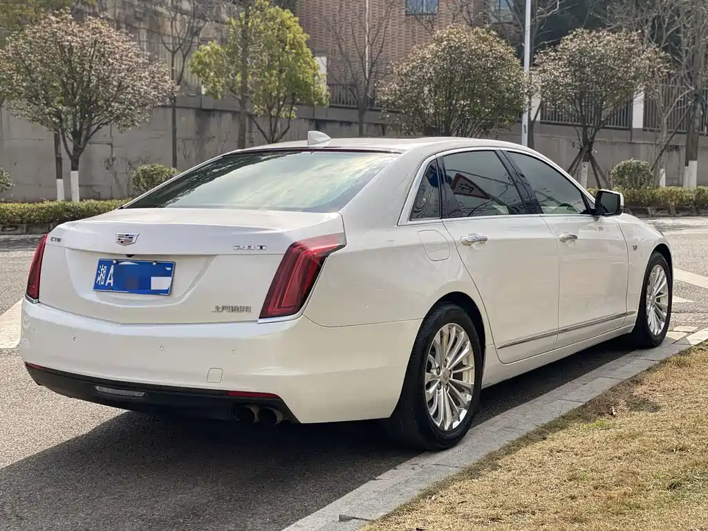 CADILLAC CT6