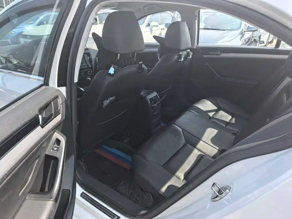 Volkswagen Sagitar — миниатюра 10