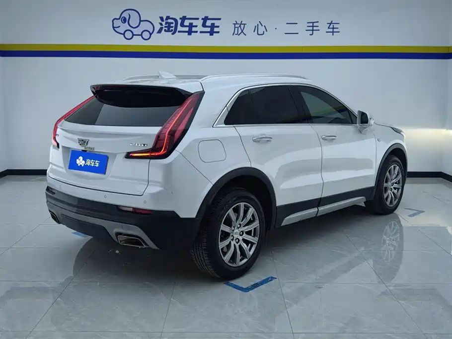 CADILLAC XT4