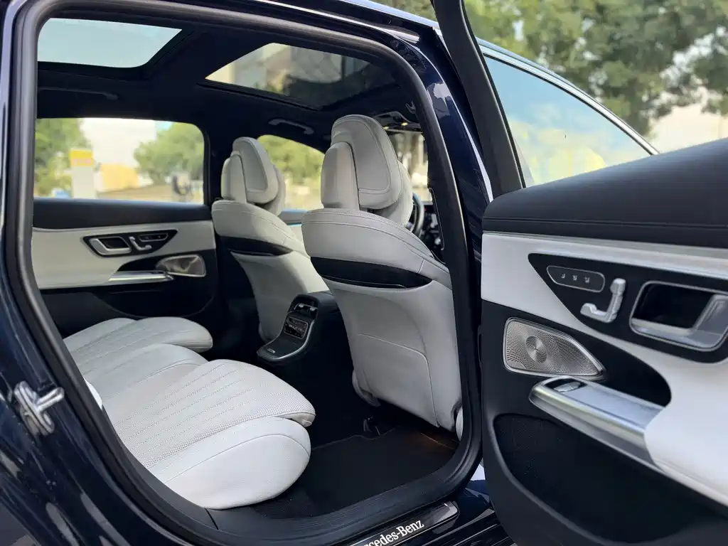 Mercedes-Benz E-Class — миниатюра 10