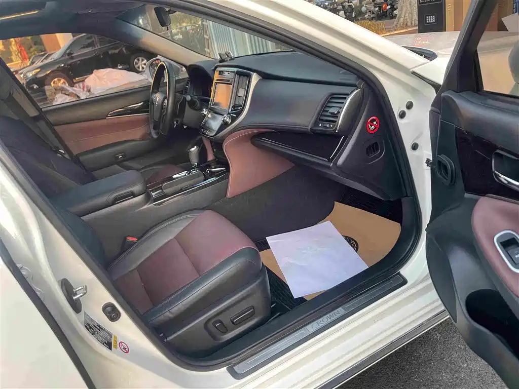 Toyota Crown — миниатюра 14