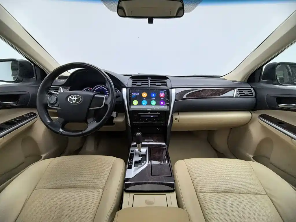 Toyota Camry — миниатюра 5