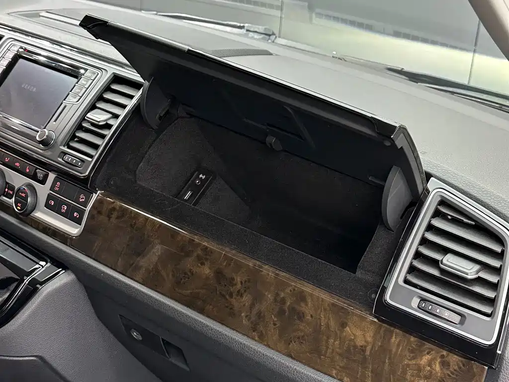 Volkswagen Multivan — миниатюра 30