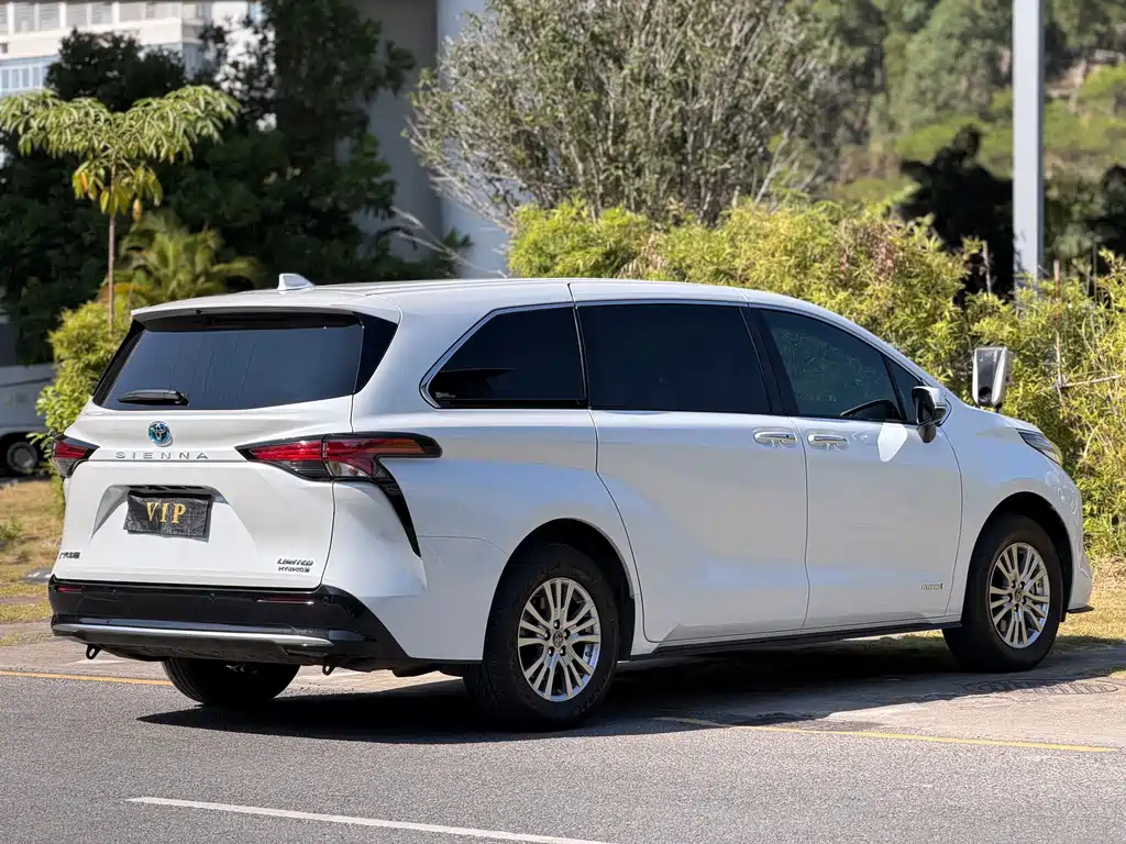 Toyota Sienna — миниатюра 13