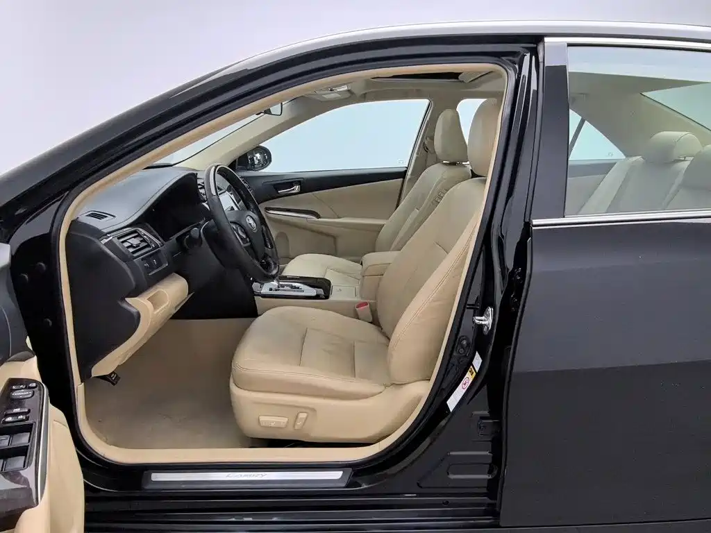 Toyota Camry — миниатюра 10