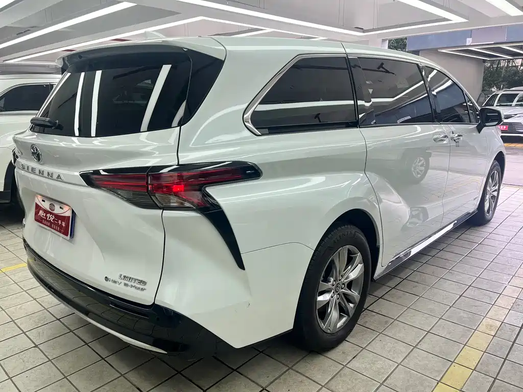 TOYOTA SIENNA