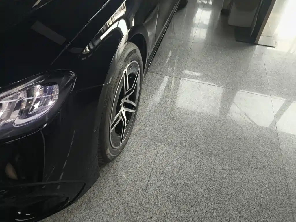 Mercedes-Benz E-Class (Import) — миниатюра 25
