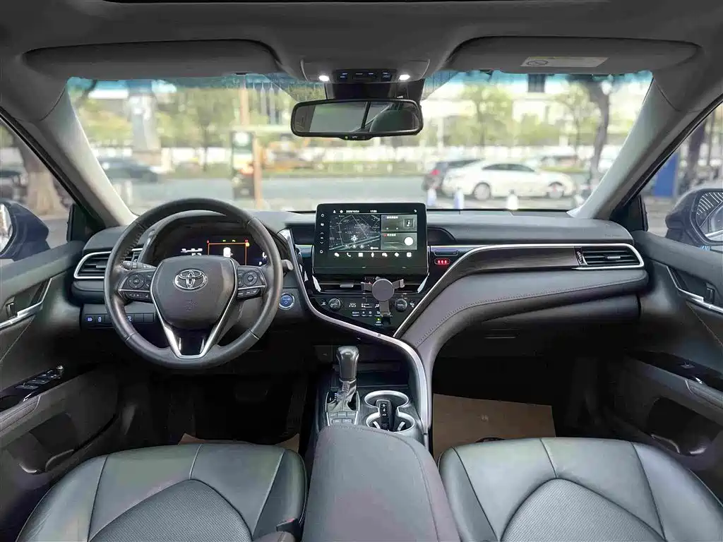 Toyota Camry — миниатюра 19