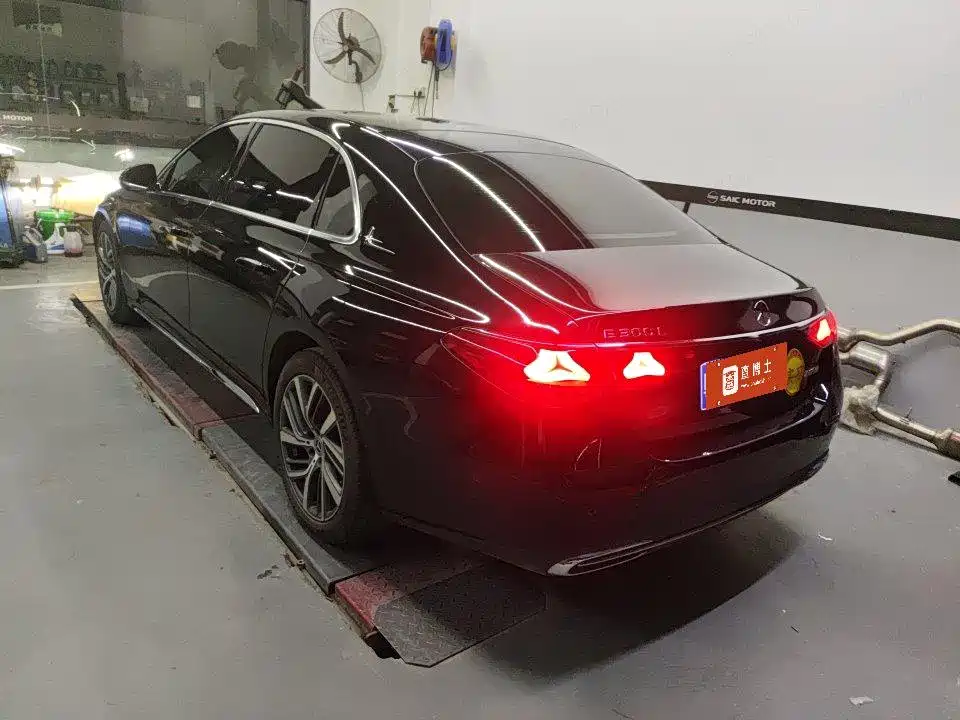 Mercedes-Benz E-Class — миниатюра 6