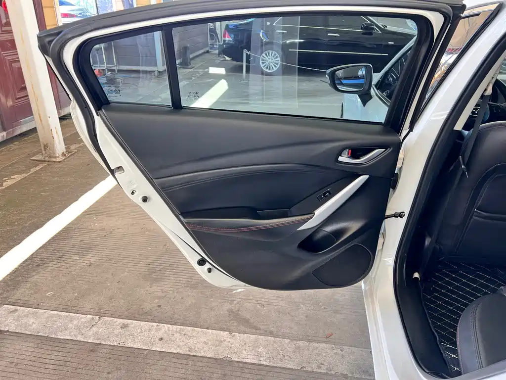 Mazda Atenza 2.0L Blue Sky Premium Edition, фото 11