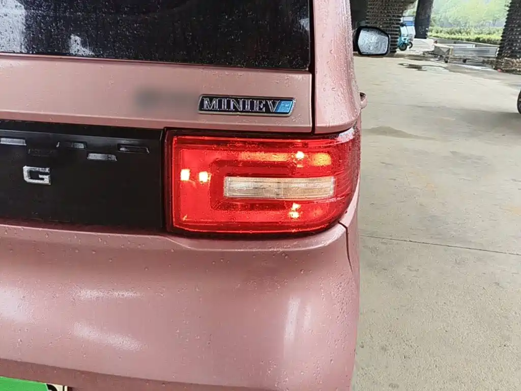 Wuling MINIEV — миниатюра 8