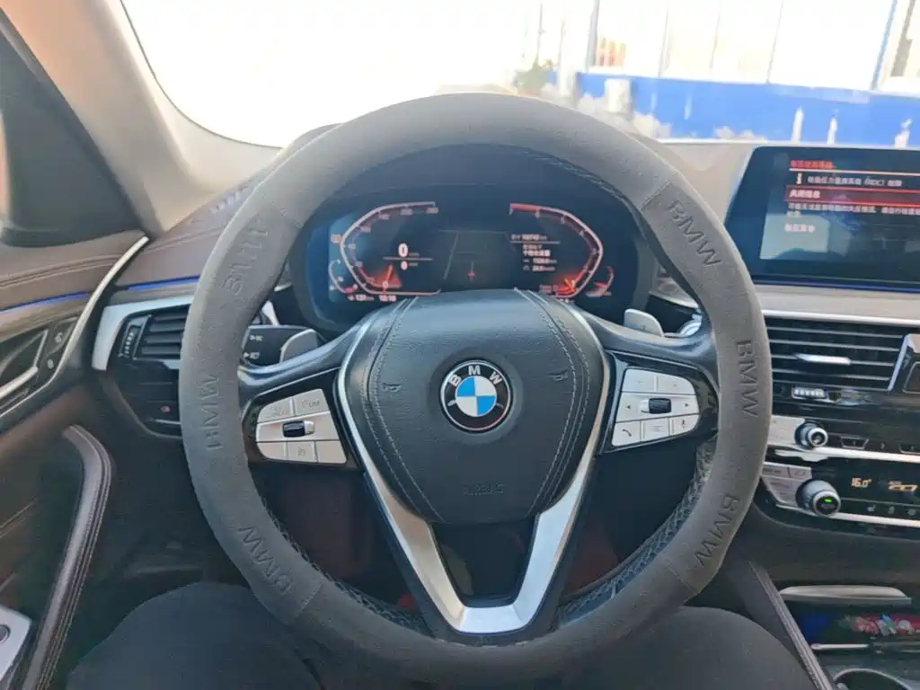 BMW 5 Series — миниатюра 11