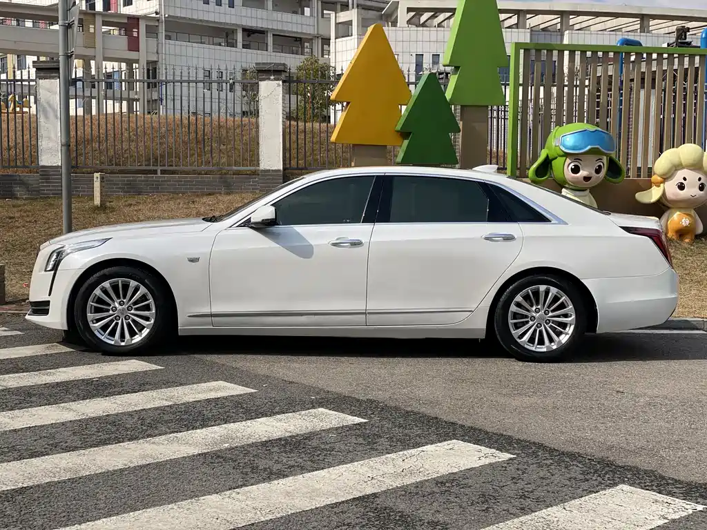 CADILLAC CT6